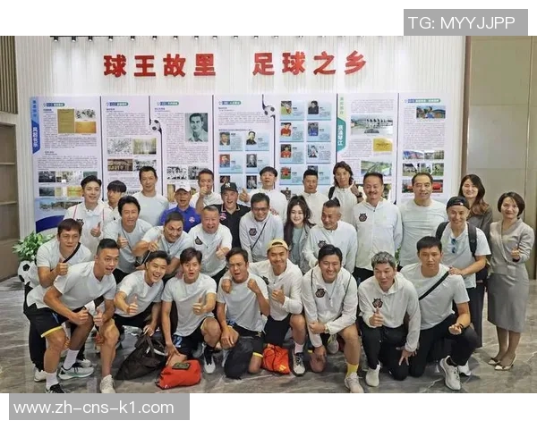 香港明星足球队成员齐聚一堂展现球技与友谊的精彩瞬间